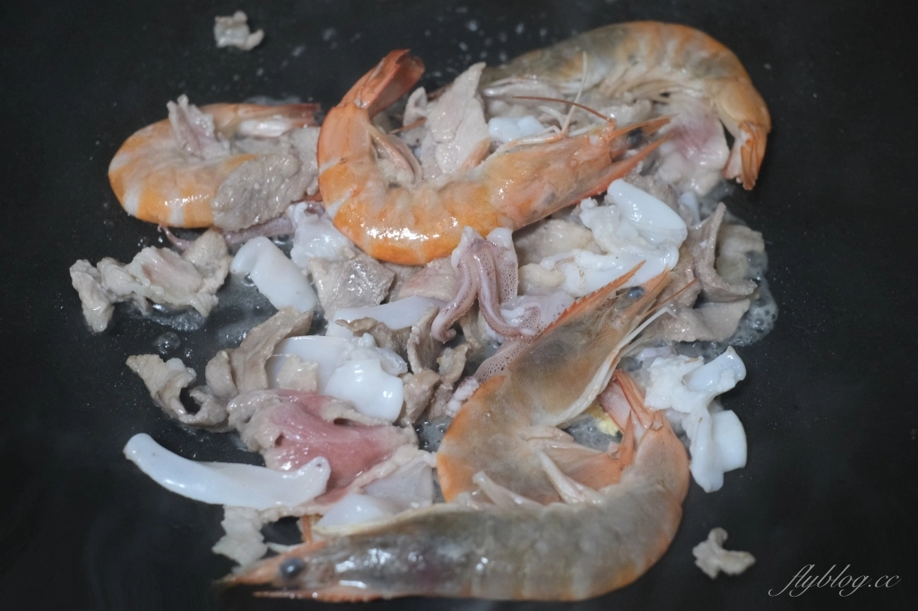 泰國炒泡麵做法｜泰國必買的媽媽麵，一包不到10元的「泰國炒泡麵」煮一餐 @飛天璇的口袋