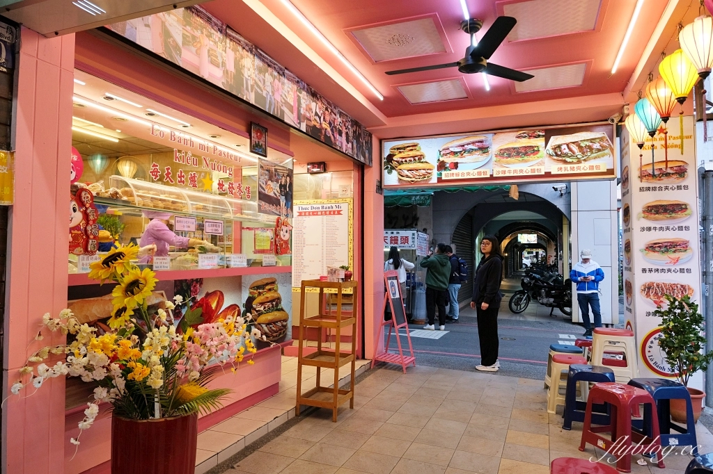 台中中區｜台中越南法國麵包工藝．台中第二市場超火紅，排隊的越南法國麵包專賣店 @飛天璇的口袋