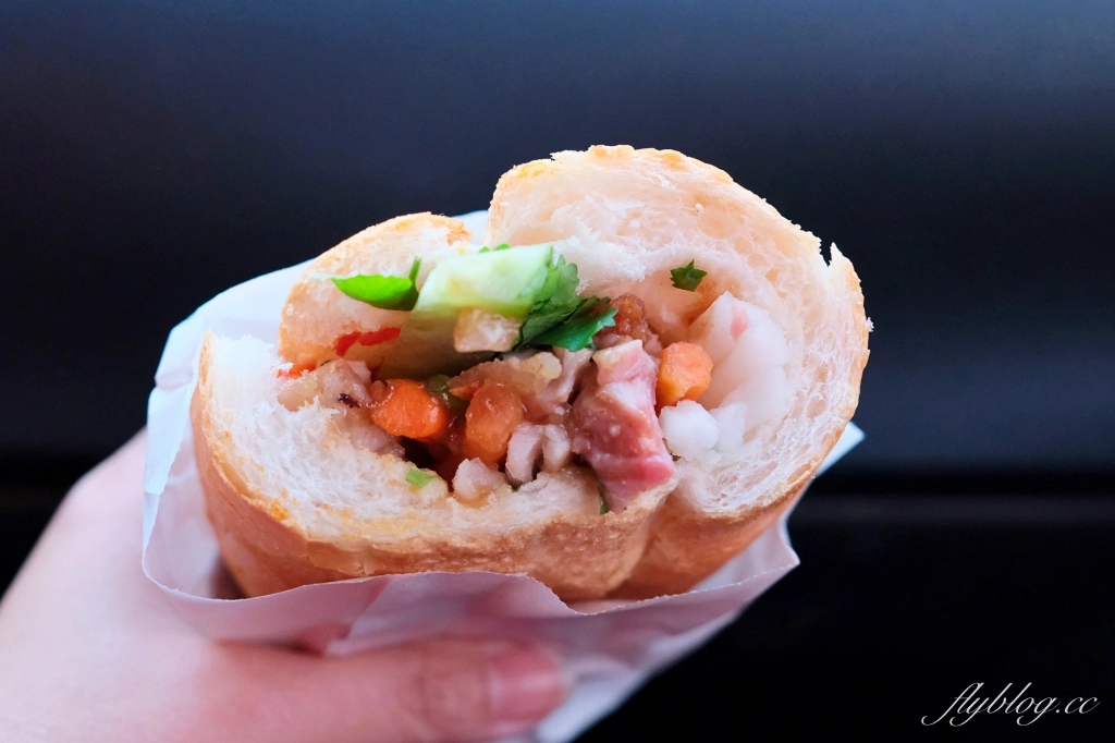 台中中區｜台中越南法國麵包工藝．台中第二市場超火紅，排隊的越南法國麵包專賣店 @飛天璇的口袋