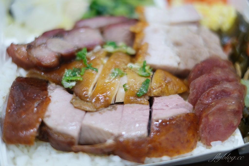 台中南屯｜十八燒燒臘便當，香港人開的燒臘專賣店，五寶飯份量滿滿超有誠意 @飛天璇的口袋