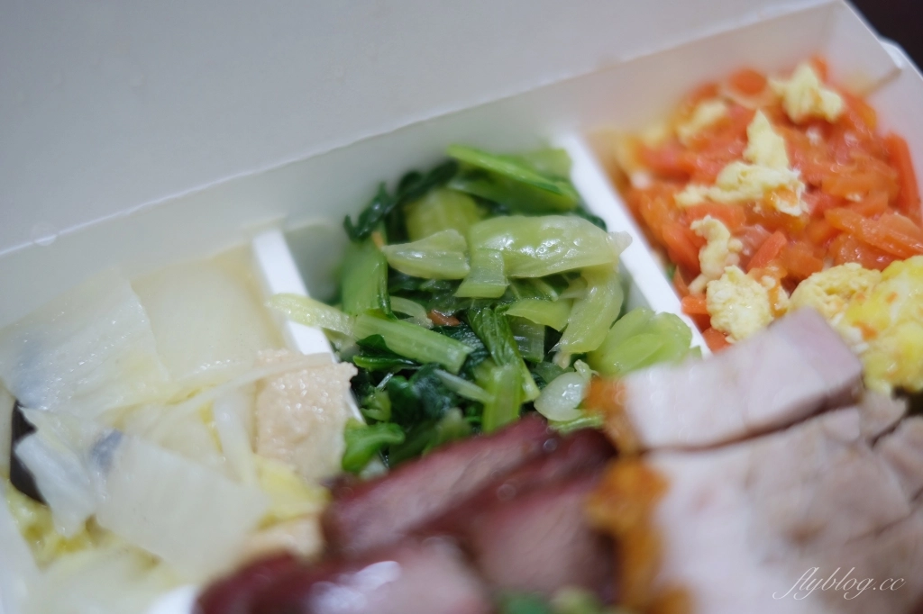 台中南屯｜十八燒燒臘便當，香港人開的燒臘專賣店，五寶飯份量滿滿超有誠意 @飛天璇的口袋