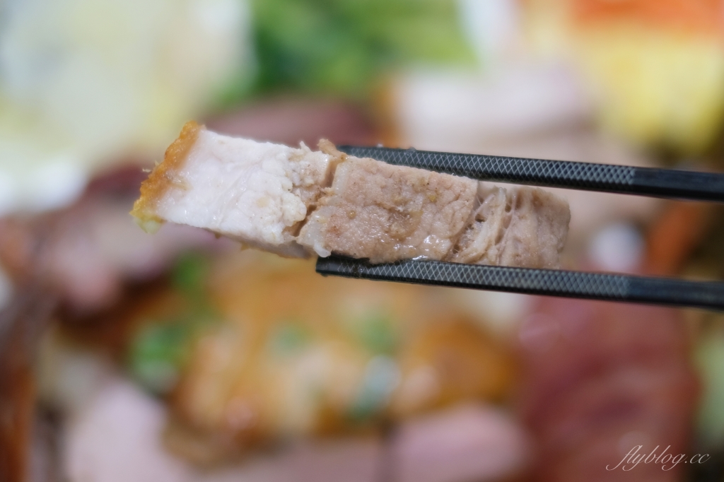 台中南屯｜十八燒燒臘便當，香港人開的燒臘專賣店，五寶飯份量滿滿超有誠意 @飛天璇的口袋