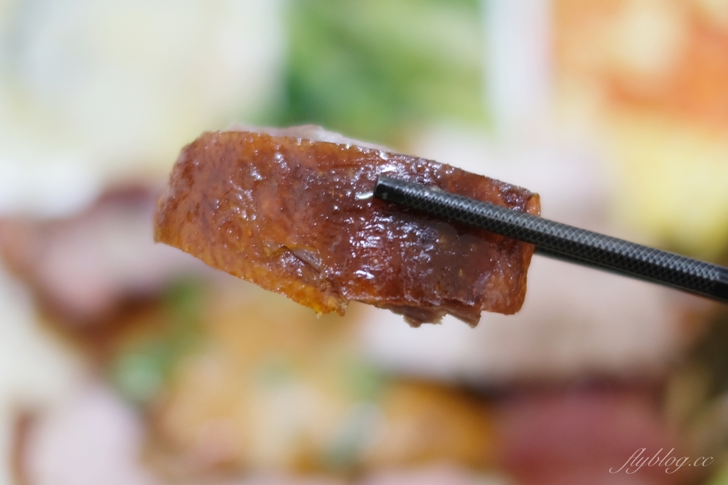 台中南屯｜十八燒燒臘便當，香港人開的燒臘專賣店，五寶飯份量滿滿超有誠意 @飛天璇的口袋