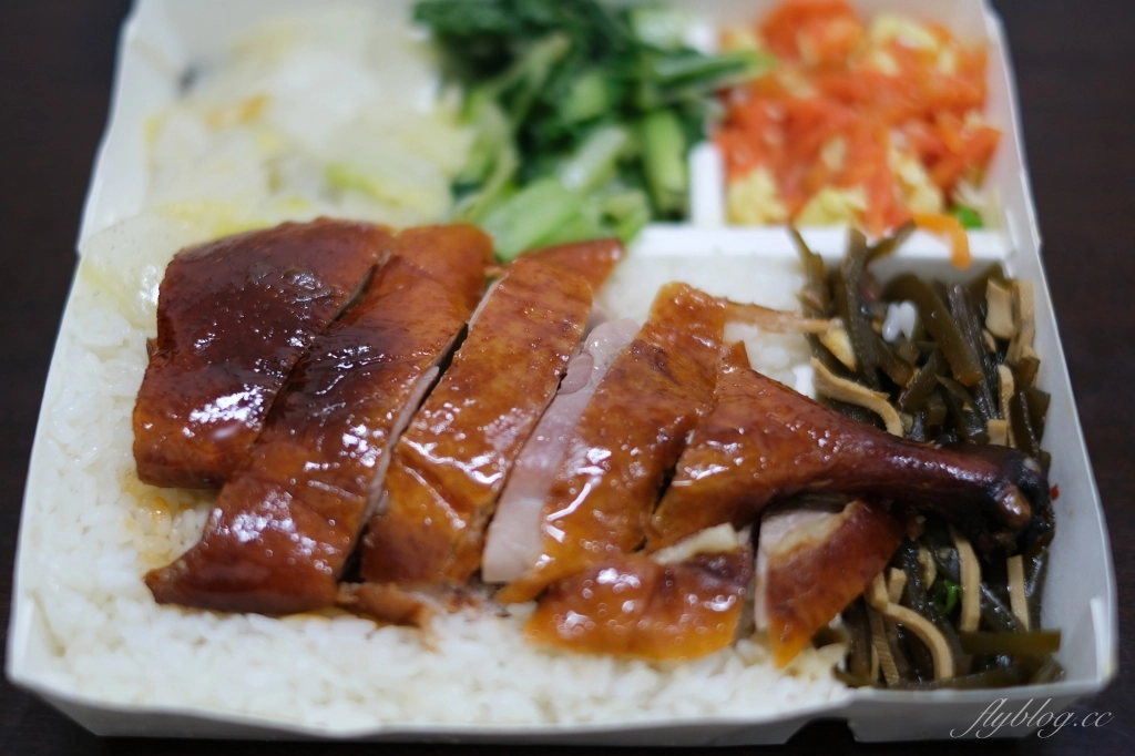 台中南屯｜十八燒燒臘便當，香港人開的燒臘專賣店，五寶飯份量滿滿超有誠意 @飛天璇的口袋