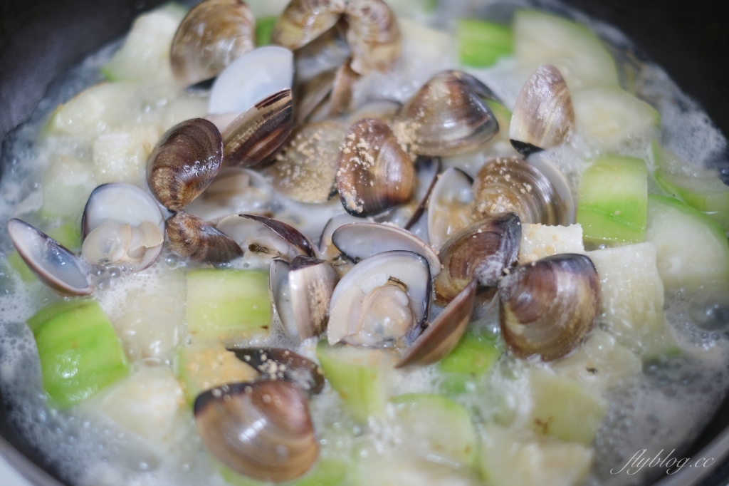 蛤蜊絲瓜做法｜好吃又美味的「蛤蜊絲瓜食譜」，10分鐘就可以輕鬆上桌 @飛天璇的口袋