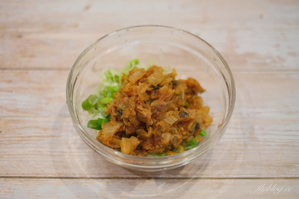 韓式煎餅做法｜複刻尹食堂2裡的泡菜鮪魚煎餅，這樣做的韓式煎餅做法酥脆好吃 @飛天璇的口袋