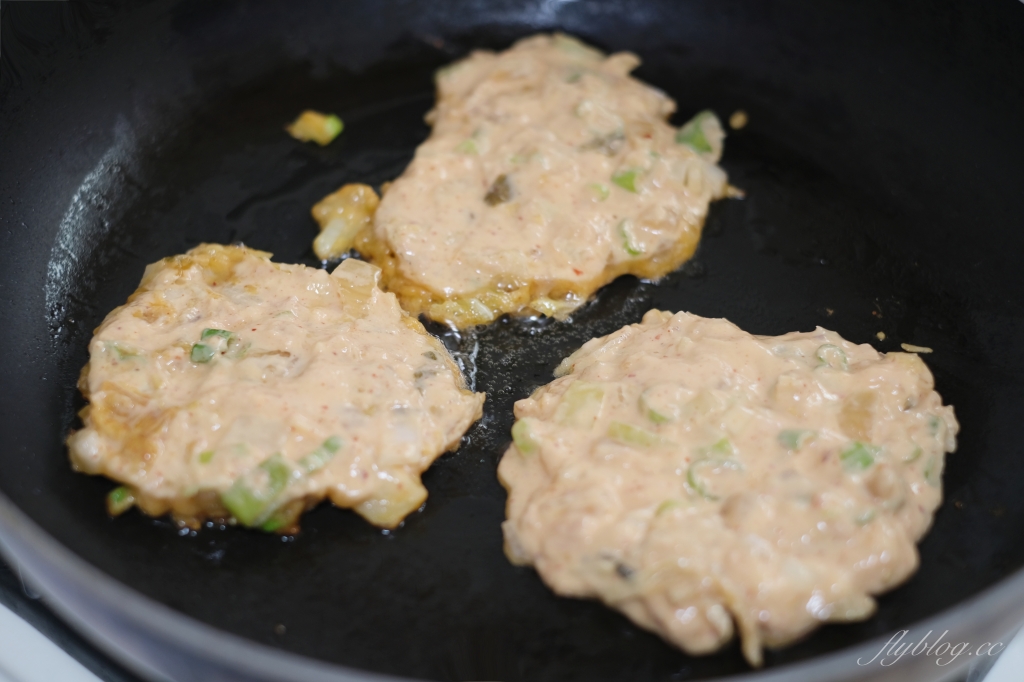 韓式煎餅做法｜複刻尹食堂2裡的泡菜鮪魚煎餅，這樣做的韓式煎餅做法酥脆好吃 @飛天璇的口袋
