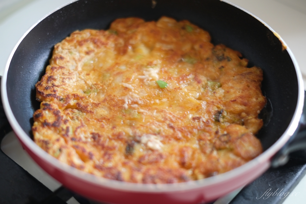 韓式煎餅做法｜複刻尹食堂2裡的泡菜鮪魚煎餅，這樣做的韓式煎餅做法酥脆好吃 @飛天璇的口袋