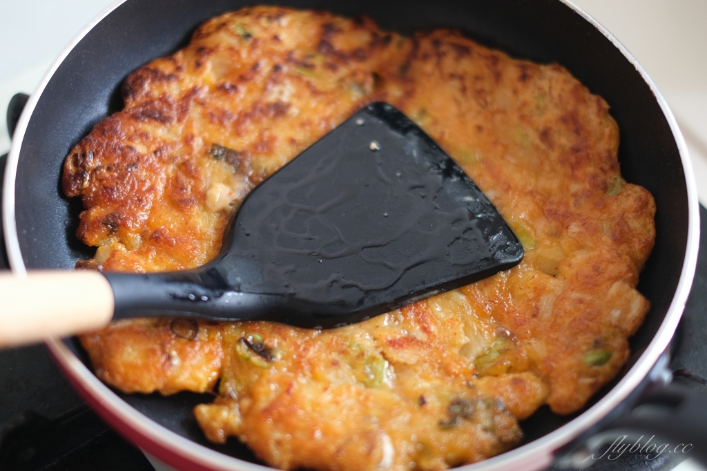 韓式煎餅做法｜複刻尹食堂2裡的泡菜鮪魚煎餅，這樣做的韓式煎餅做法酥脆好吃 @飛天璇的口袋