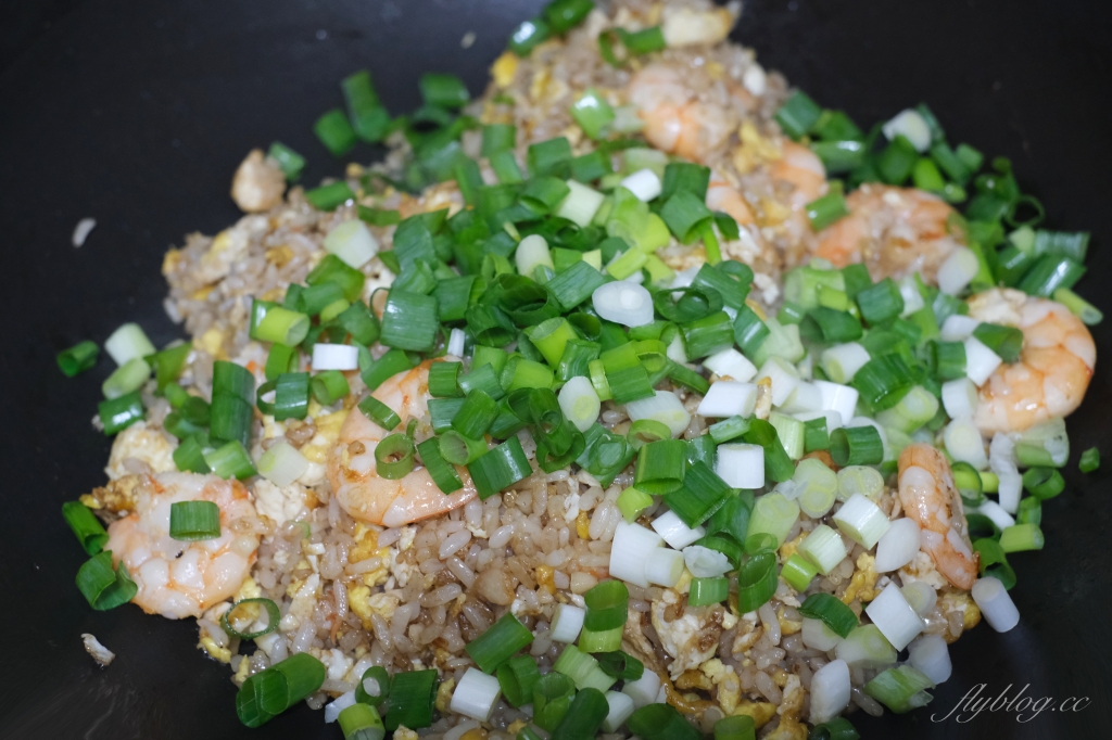 蝦仁蛋炒飯做法｜這樣的「蝦仁炒飯食譜」，米飯粒粒分明 入口充滿蛋香和醬香 @飛天璇的口袋
