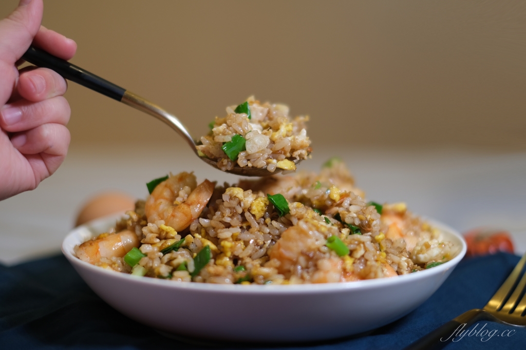 蝦仁蛋炒飯做法｜這樣的「蝦仁炒飯食譜」，米飯粒粒分明 入口充滿蛋香和醬香 @飛天璇的口袋