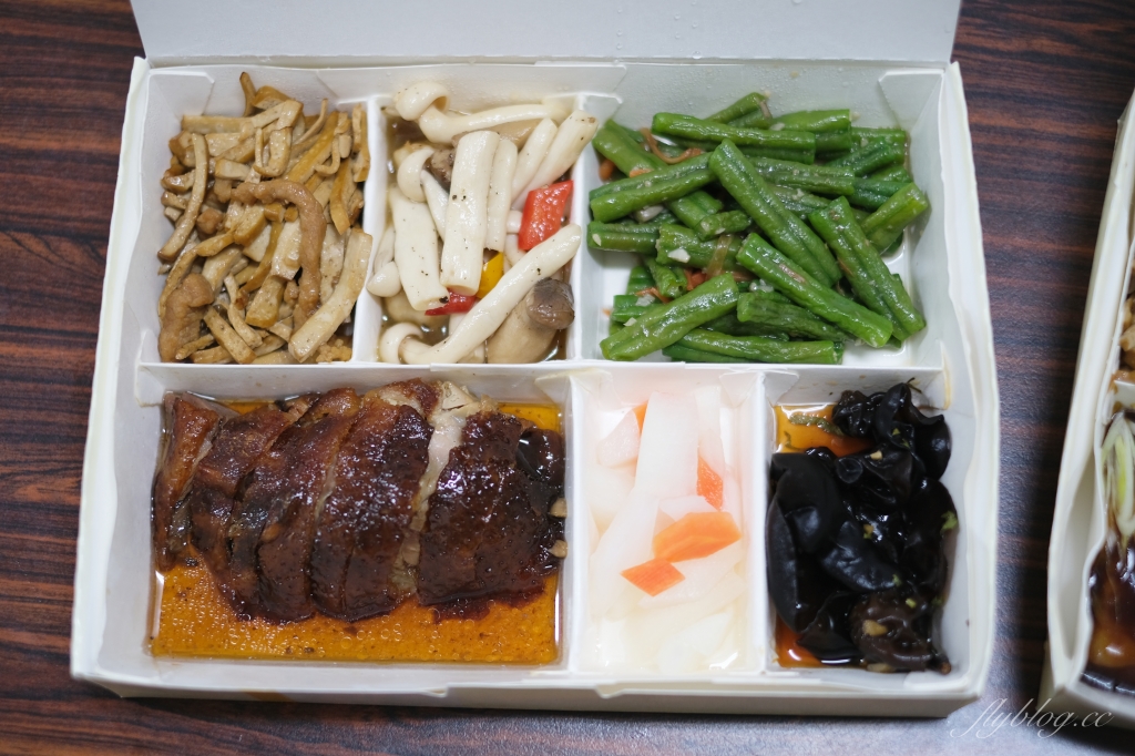 台中西屯｜頂園全鴨坊外帶便當 不用$200元就可以品嚐米其林餐盤推薦的美味烤鴨 @飛天璇的口袋