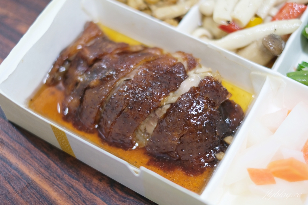 台中西屯｜頂園全鴨坊外帶便當 不用$200元就可以品嚐米其林餐盤推薦的美味烤鴨 @飛天璇的口袋