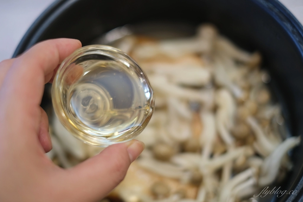 【食譜分享】鮭魚炊飯食譜 用電鍋就可以煮一道美味又營養的日式炊飯做法 @飛天璇的口袋