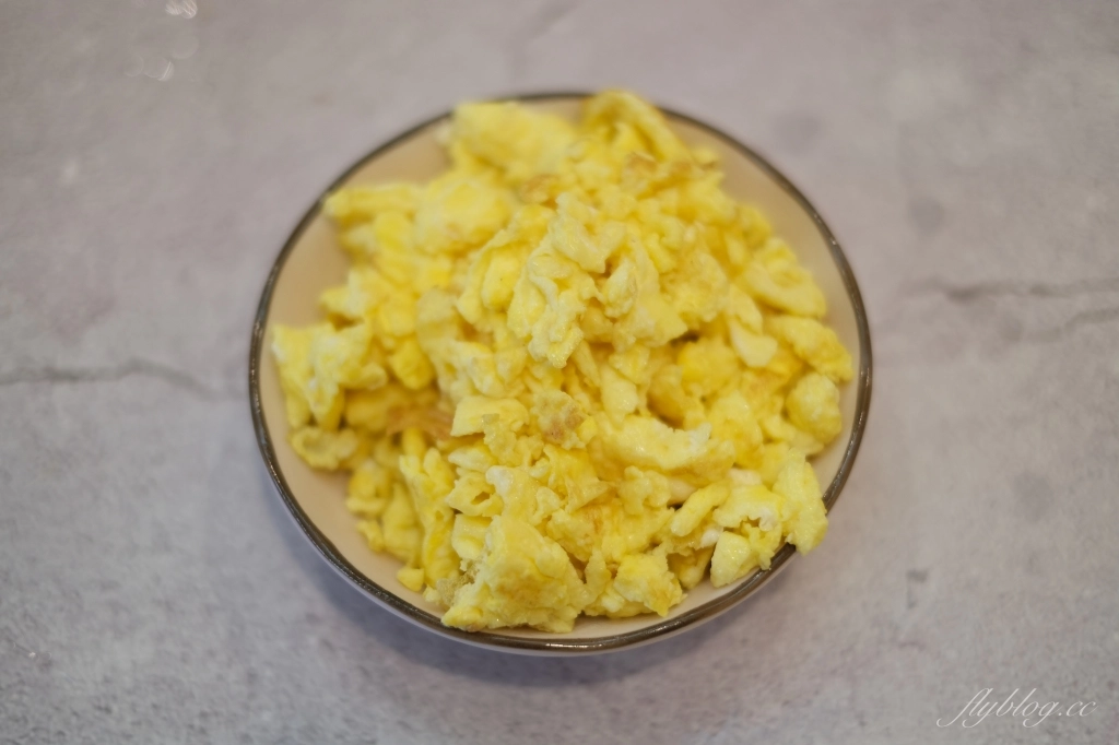 【食譜分享】鮭魚炊飯食譜 用電鍋就可以煮一道美味又營養的日式炊飯做法 @飛天璇的口袋