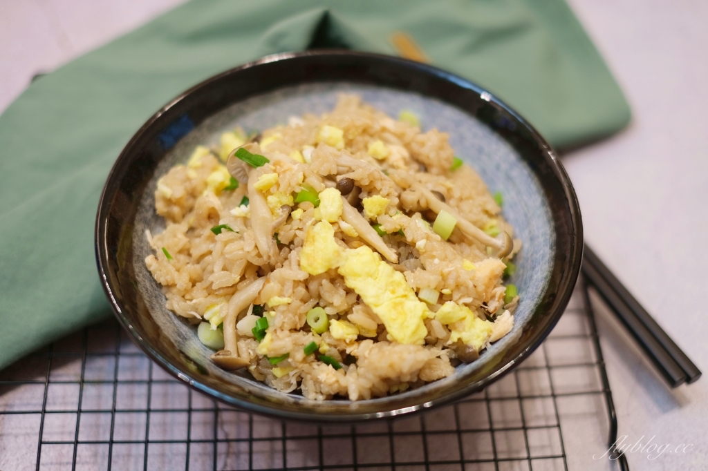 【食譜分享】鮭魚炊飯食譜 用電鍋就可以煮一道美味又營養的日式炊飯做法 @飛天璇的口袋
