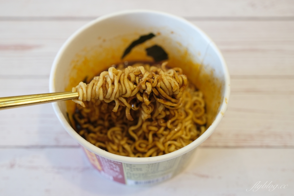 韓式酢醬麵做法｜電影寄生上流的「韓牛酢醬麵食譜」，浣熊酢醬烏龍麵一鍋到底 @飛天璇的口袋