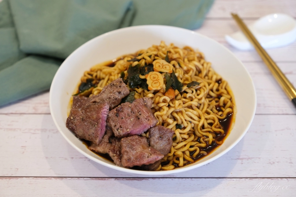 韓式酢醬麵做法｜電影寄生上流的「韓牛酢醬麵食譜」，浣熊酢醬烏龍麵一鍋到底 @飛天璇的口袋