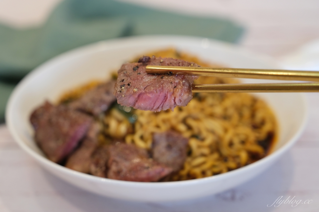 韓式酢醬麵做法｜電影寄生上流的「韓牛酢醬麵食譜」，浣熊酢醬烏龍麵一鍋到底 @飛天璇的口袋