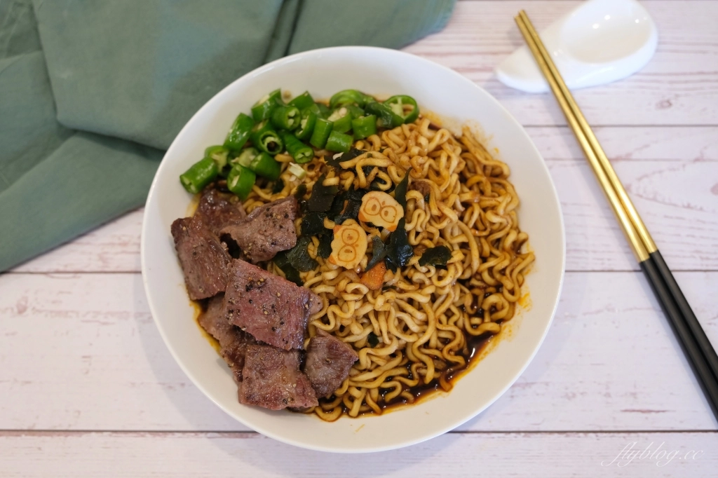 韓式酢醬麵做法｜電影寄生上流的「韓牛酢醬麵食譜」，浣熊酢醬烏龍麵一鍋到底 @飛天璇的口袋