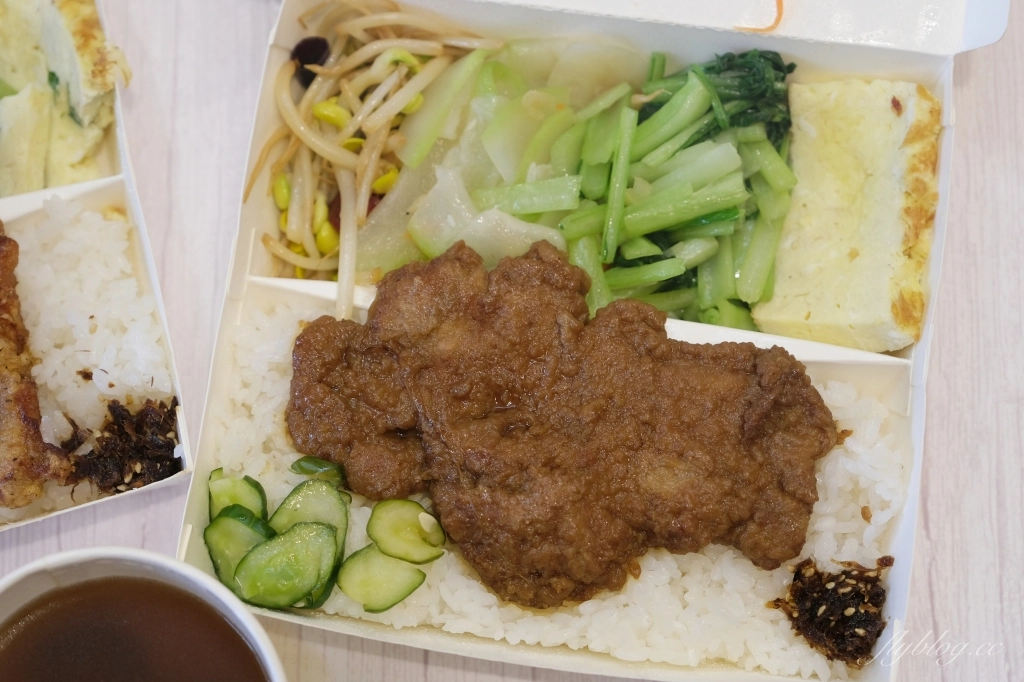 台中北區｜石蜜園．網友推薦排骨便當店，白飯讓我覺得好好吃 @飛天璇的口袋