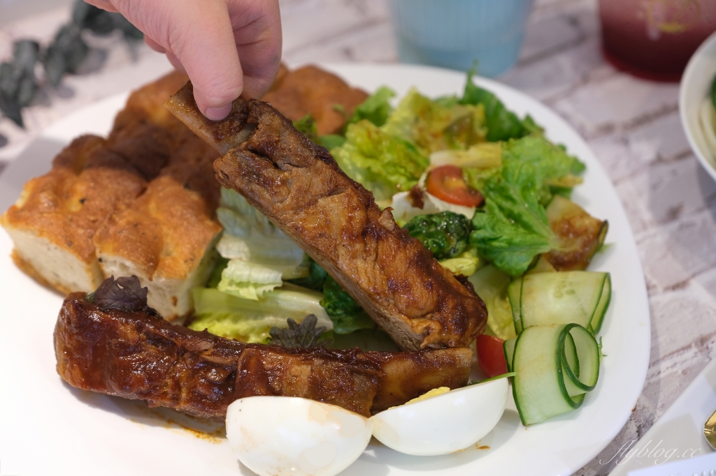 【台中西屯】堁夏咖啡，家裡也可以品嚐美味下午茶，骨肉分離的肋排好好吃 @飛天璇的口袋