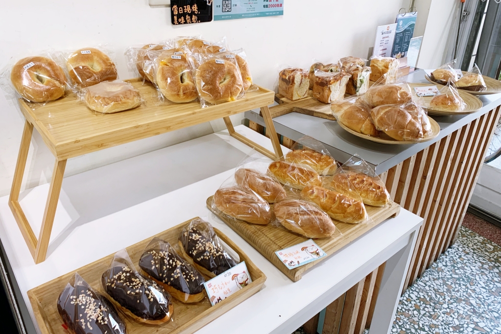 台中北屯｜拿手烘焙 近30種鹹甜口味貝果，還有手工餅乾和生日蛋糕 @飛天璇的口袋