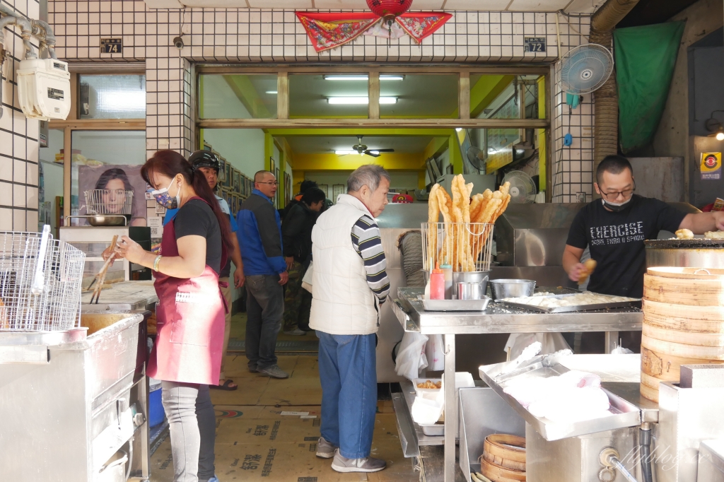台中北區｜巨人傳統早餐．燒餅油條真的好吃，顛覆我對燒餅的印象 @飛天璇的口袋