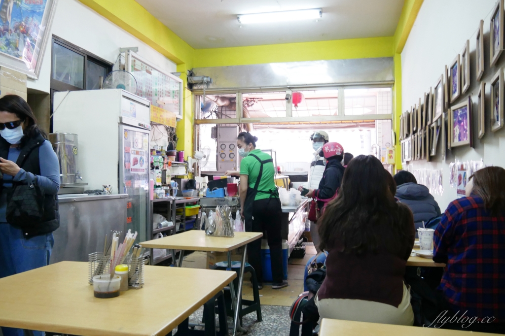 台中北區|巨人傳統早餐.燒餅油條真的好吃,顛覆我對燒餅的印象 @飛天璇的口袋 台中北區|巨人傳統早餐.燒餅油條真的好吃,顛覆我對燒餅的印象 @飛天璇的口袋