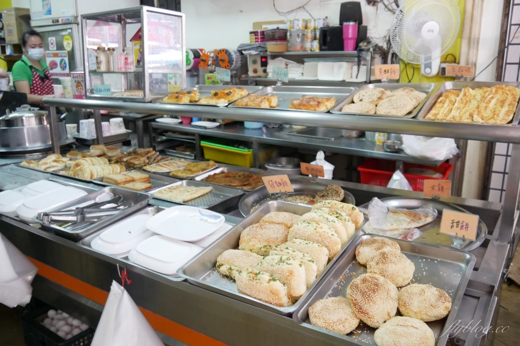 台中北區|巨人傳統早餐.燒餅油條真的好吃,顛覆我對燒餅的印象 @飛天璇的口袋 台中北區|巨人傳統早餐.燒餅油條真的好吃,顛覆我對燒餅的印象 @飛天璇的口袋