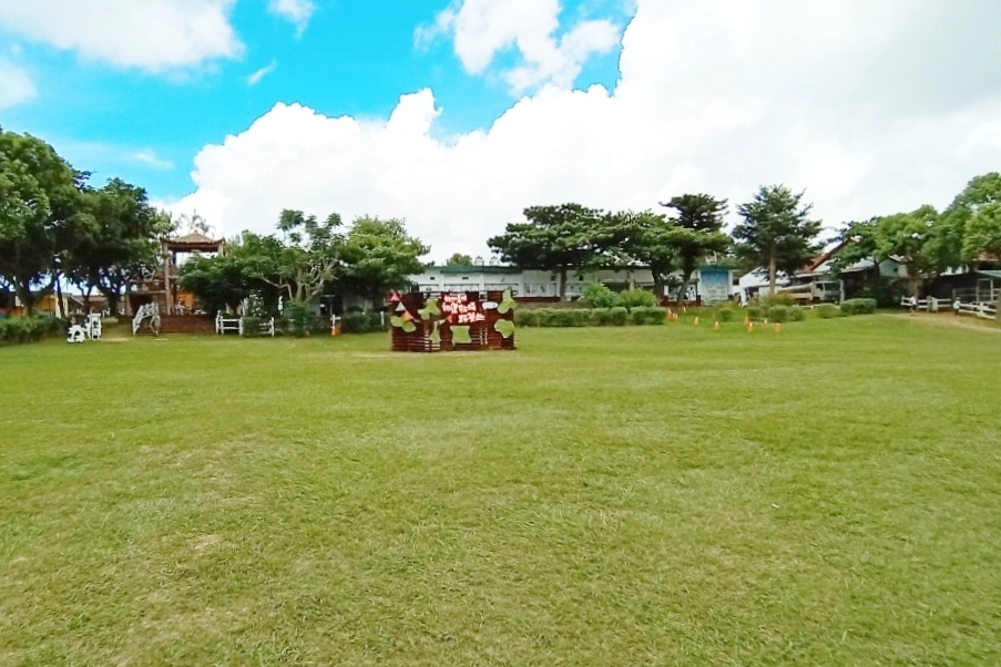 台東卑南｜初鹿牧場，幅員遼闊的親子旅遊景點，滾草區、餵食區、動物區、森林浴區 @飛天璇的口袋
