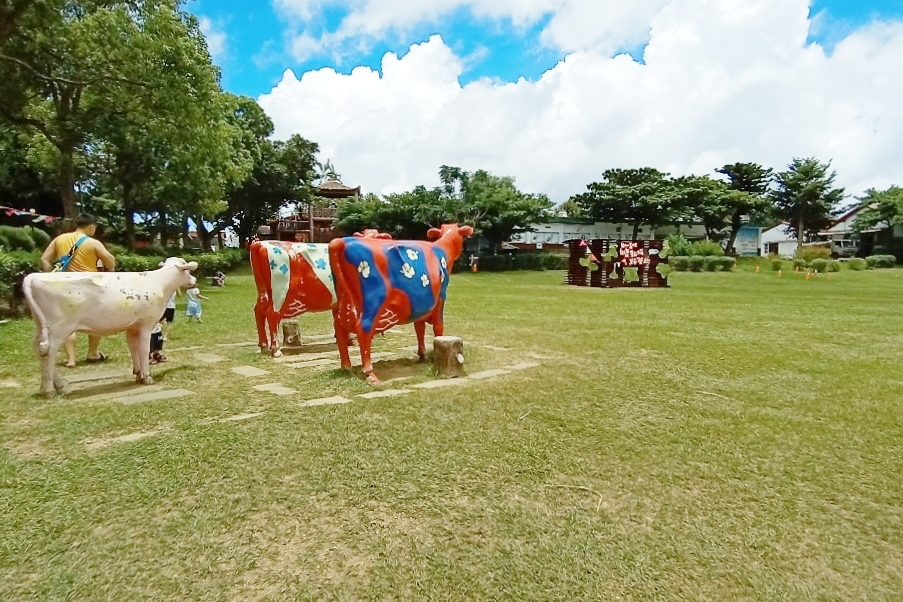 台東卑南｜初鹿牧場，幅員遼闊的親子旅遊景點，滾草區、餵食區、動物區、森林浴區 @飛天璇的口袋