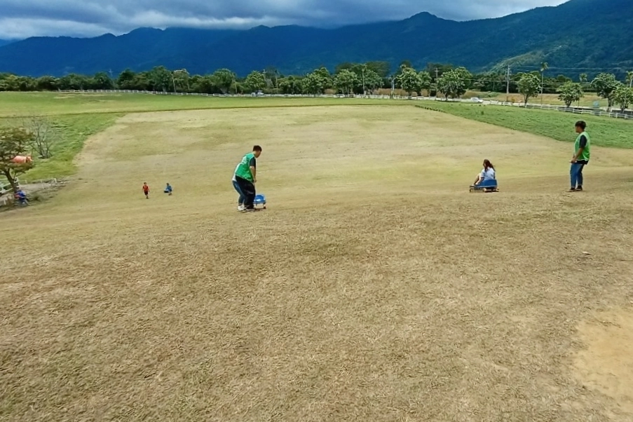 台東卑南｜初鹿牧場，幅員遼闊的親子旅遊景點，滾草區、餵食區、動物區、森林浴區 @飛天璇的口袋