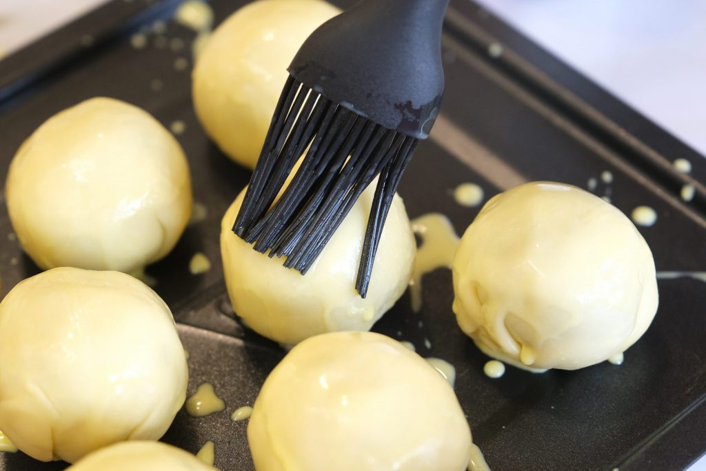 蛋黃酥食譜｜蛋黃酥的做法｜中秋節必吃的蛋黃酥，氣炸烤箱做第一次就成功 @飛天璇的口袋