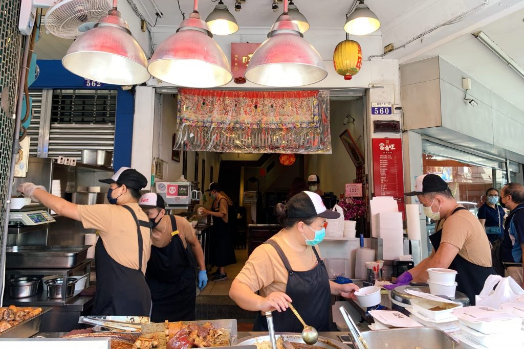 台中中區｜富鼎旺豬腳．台中人氣豬腳專賣店，台中米其林必比登推介銅板美食 @飛天璇的口袋