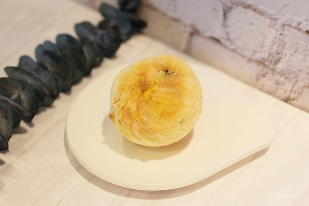 台中西屯｜初三吃麵包．令人耳目一新初三蛋黃酥，每月初三回饋弱勢團體 @飛天璇的口袋