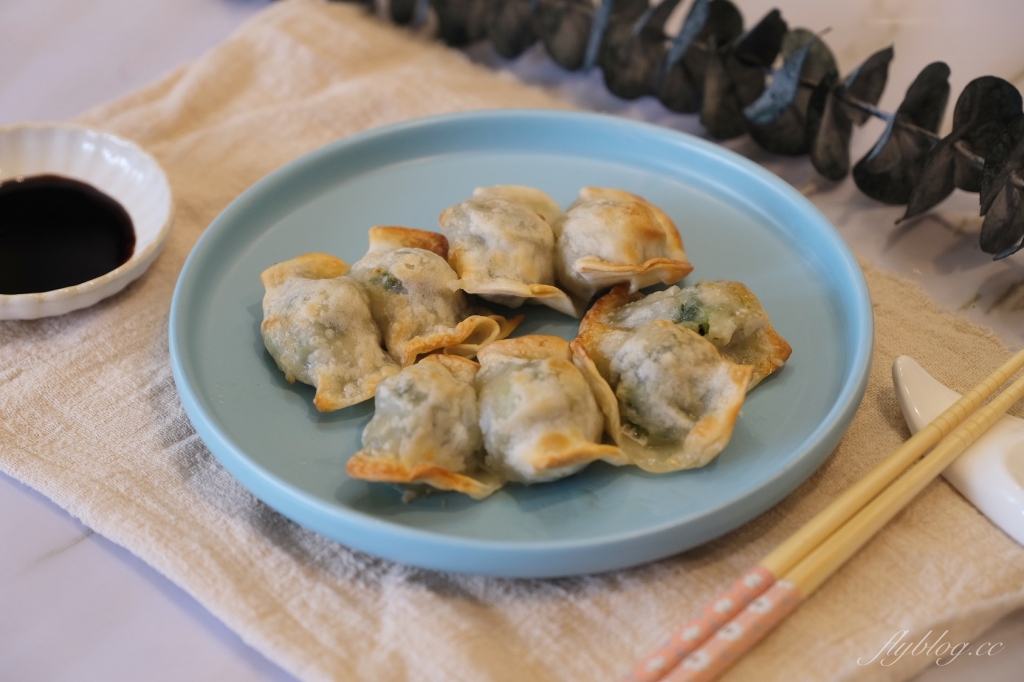 食譜分享｜氣炸鍋煎餃做法，免解凍！不用10分鐘，一盤酥脆煎餃上桌了 @飛天璇的口袋
