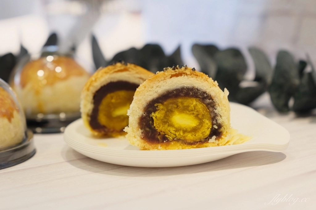 台中西屯｜初三吃麵包．令人耳目一新初三蛋黃酥，每月初三回饋弱勢團體 @飛天璇的口袋