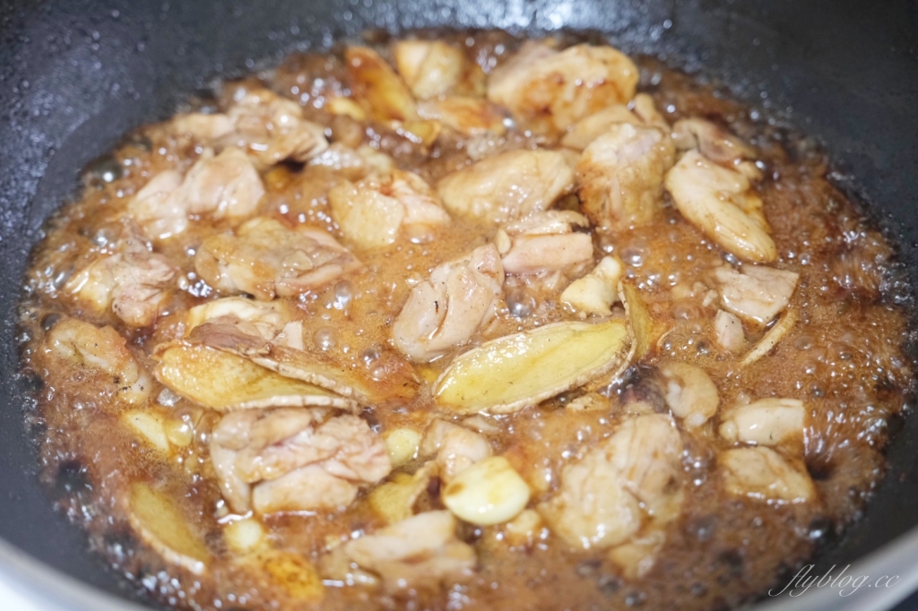 三杯雞做法｜簡單又方便的「三杯雞食譜」，根本是殿堂級的白飯殺手 @飛天璇的口袋