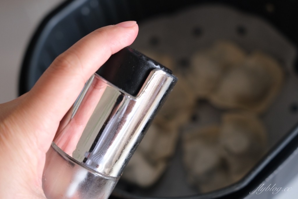 食譜分享｜氣炸鍋煎餃做法，免解凍！不用10分鐘，一盤酥脆煎餃上桌了 @飛天璇的口袋