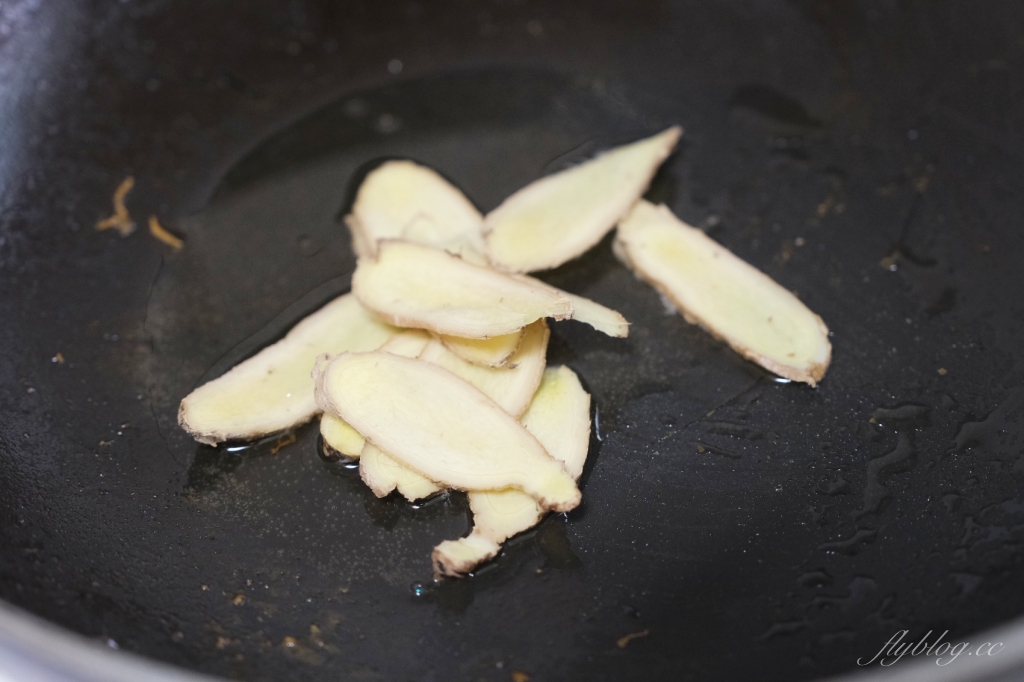 三杯雞做法｜簡單又方便的「三杯雞食譜」，根本是殿堂級的白飯殺手 @飛天璇的口袋