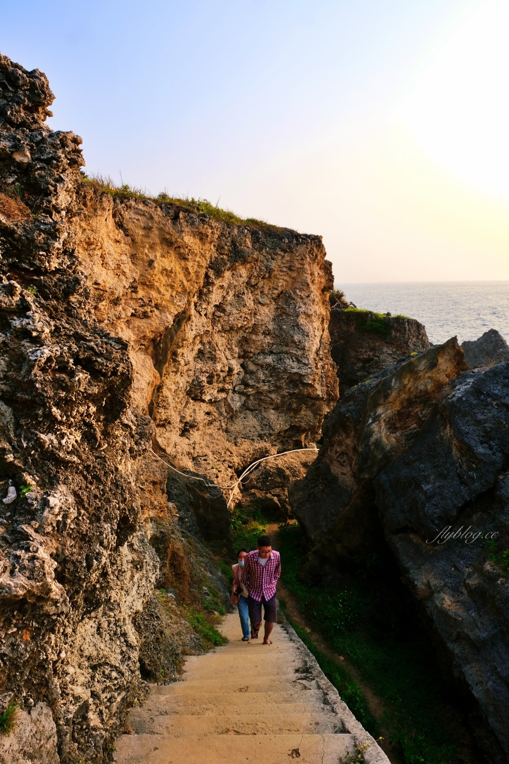 永安橋遺址｜小琉球最棒的欣賞落日秘境，遠古流傳的珊瑚岩 @飛天璇的口袋