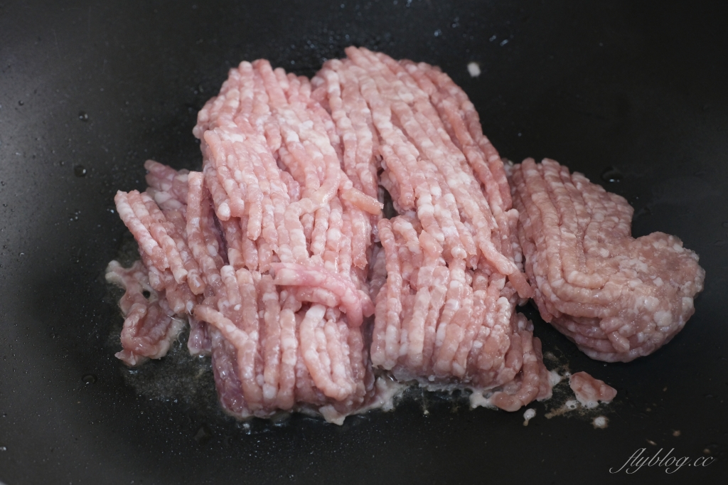 食譜分享｜番茄肉醬義大利麵做法，最簡單的紅醬義大利麵，第一次煮義大利麵就上手 @飛天璇的口袋