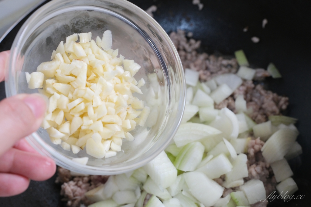 食譜分享｜番茄肉醬義大利麵做法，最簡單的紅醬義大利麵，第一次煮義大利麵就上手 @飛天璇的口袋