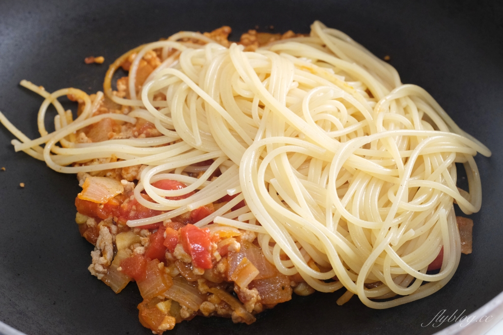 食譜分享｜番茄肉醬義大利麵做法，最簡單的紅醬義大利麵，第一次煮義大利麵就上手 @飛天璇的口袋