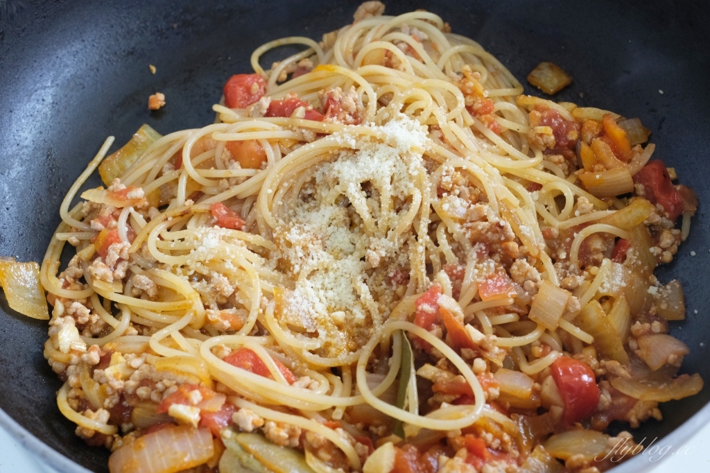 食譜分享｜番茄肉醬義大利麵做法，最簡單的紅醬義大利麵，第一次煮義大利麵就上手 @飛天璇的口袋
