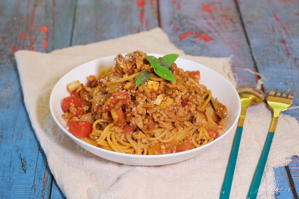 食譜分享｜番茄肉醬義大利麵做法，最簡單的紅醬義大利麵，第一次煮義大利麵就上手 @飛天璇的口袋