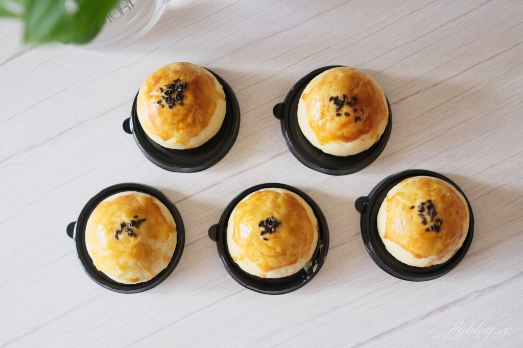 台中西屯｜初三吃麵包．令人耳目一新初三蛋黃酥，每月初三回饋弱勢團體 @飛天璇的口袋