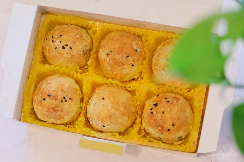 彰化鹿港｜新口味蛋黃酥．鹿港頂番婆超人氣蛋黃酥，網友推薦不輸彰化不二坊 @飛天璇的口袋