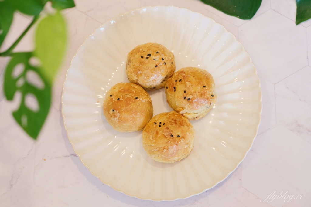 彰化鹿港｜新口味蛋黃酥．鹿港頂番婆超人氣蛋黃酥，網友推薦不輸彰化不二坊 @飛天璇的口袋